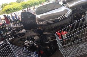 Motorista colidiu contra outro seis veículos em estacionamento de supermercado na zona Lesta de Teresina (Foto: Reprodução/rede social)