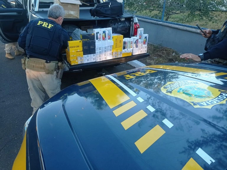 Polícia apreende 59 celulares sem nota fiscal na BR 343