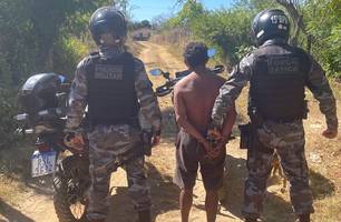 Suspeito é preso em flagrante por matar colega a facadas (Foto: Divulgação/ PM-PI) Suspeito é preso em flagrante por matar colega a facadas (Foto: Divulgação/ PM-PI)