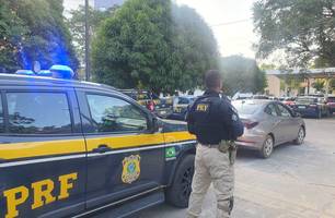 Suspeito tenta fugir de abordagem da PRF (Foto: Divulgação/ PRF-PI) Suspeito tenta fugir de abordagem da PRF (Foto: Divulgação/ PRF-PI)