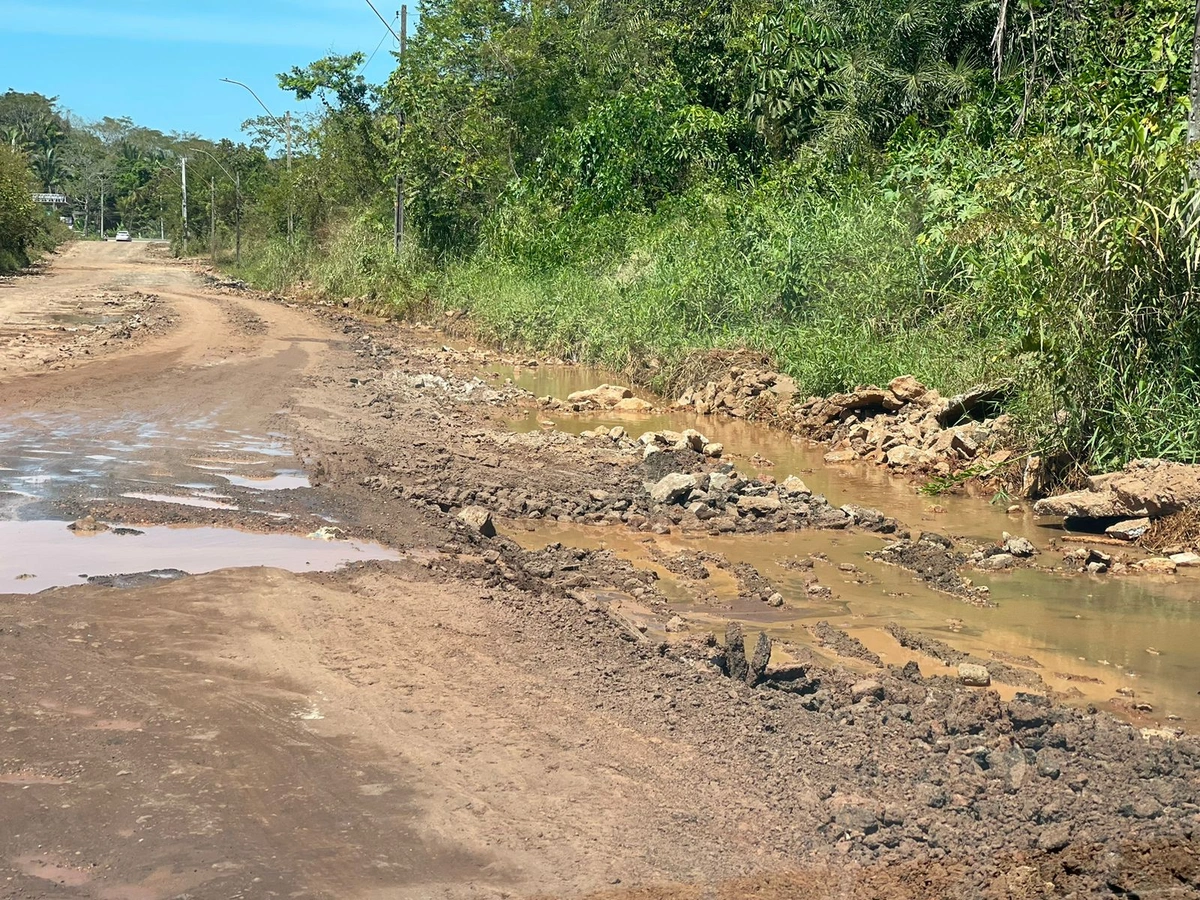 Av. Dom Helder Câmara está cheia de buracos e população reclama