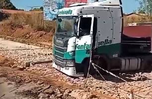 Caminhão fica preso em obra inacabada na zona Sul de Teresina (Foto: Divulgação)