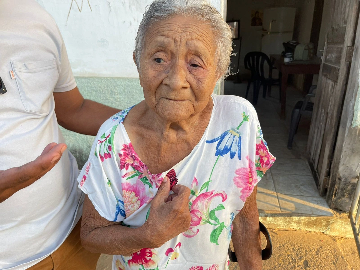 Dona Maria da Silva Santos, diz que não aguenta mais o mau cheiro