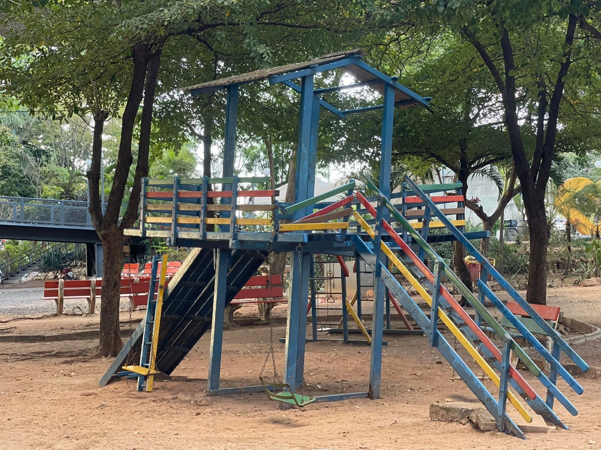 Família se decepciona ao encontrar Ponte Estaiada sem funcionar e sem atrativo