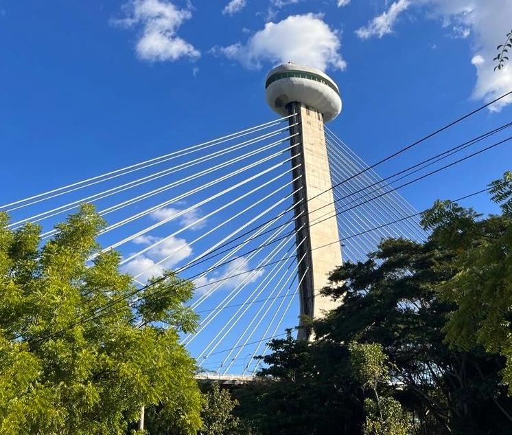 Família se decepciona ao encontrar Ponte Estaiada sem funcionar e sem atrativo