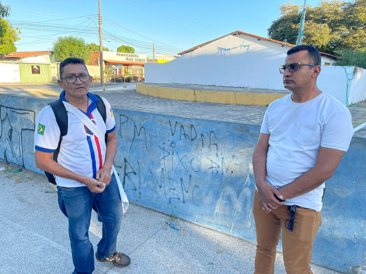 Ivo do Esporte e o professor Marcos André, lideranças do bairro