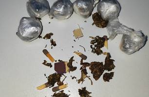 Policiais penais prendem mulher com drogas durante visita na Cadeia Pública de Altos (Foto: Divulgação/PC-PI) Policiais penais prendem mulher com drogas durante visita na Cadeia Pública de Altos (Foto: Divulgação/PC-PI)