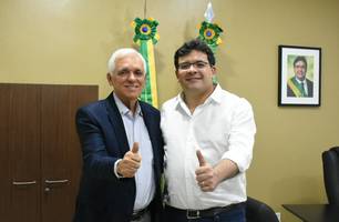 Rafael Fonteles transmite cargo a Themístocles Filho (Foto: Reprodução) Rafael Fonteles transmite cargo a Themístocles Filho (Foto: Reprodução)