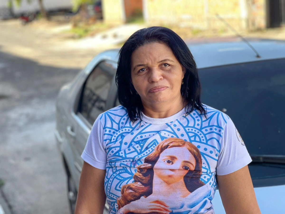 Rosimeire Ferreira reclama da quantidade de muriçoca e do fedor no local