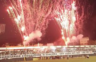 Torcida do Athletic-MG fez festa bonita com a classificação do time às quartas de final (Foto: Athletic-MG / Divulgação) Torcida do Athletic-MG fez festa bonita com a classificação do time às quartas de final (Foto: Athletic-MG / Divulgação)