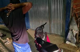 Ação policial apreende motocicleta roubada em Teresina (Foto: Reprodução) Ação policial apreende motocicleta roubada em Teresina (Foto: Reprodução)