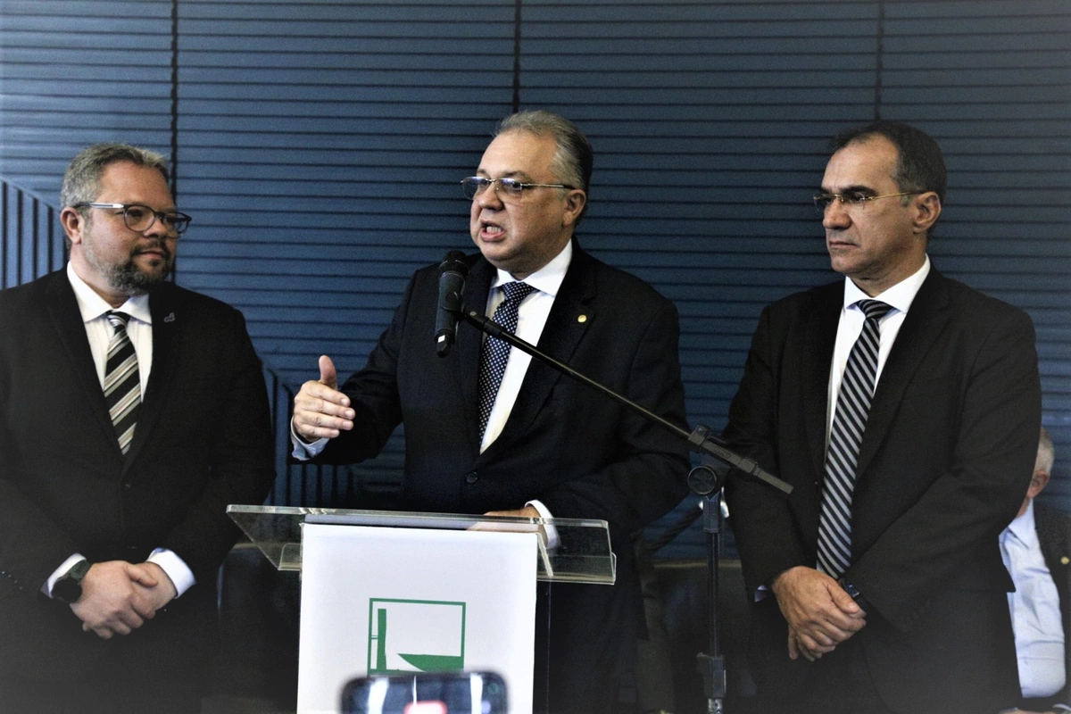 Álvaro Nolleto, presidente da ZPE Piauí; deputado federal Florentino Neto; e Eduardo Neves, presidente da ZPE do Ceará.