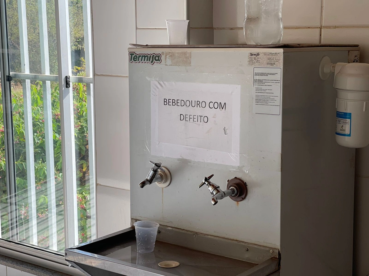 Bebedouro com problema na Unidade Básica de Saúde Dr. Henrique Melo Castelo Branco