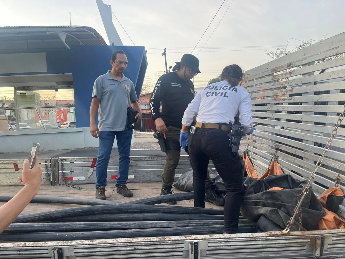 Cabos que foram apreendidos pela polícia