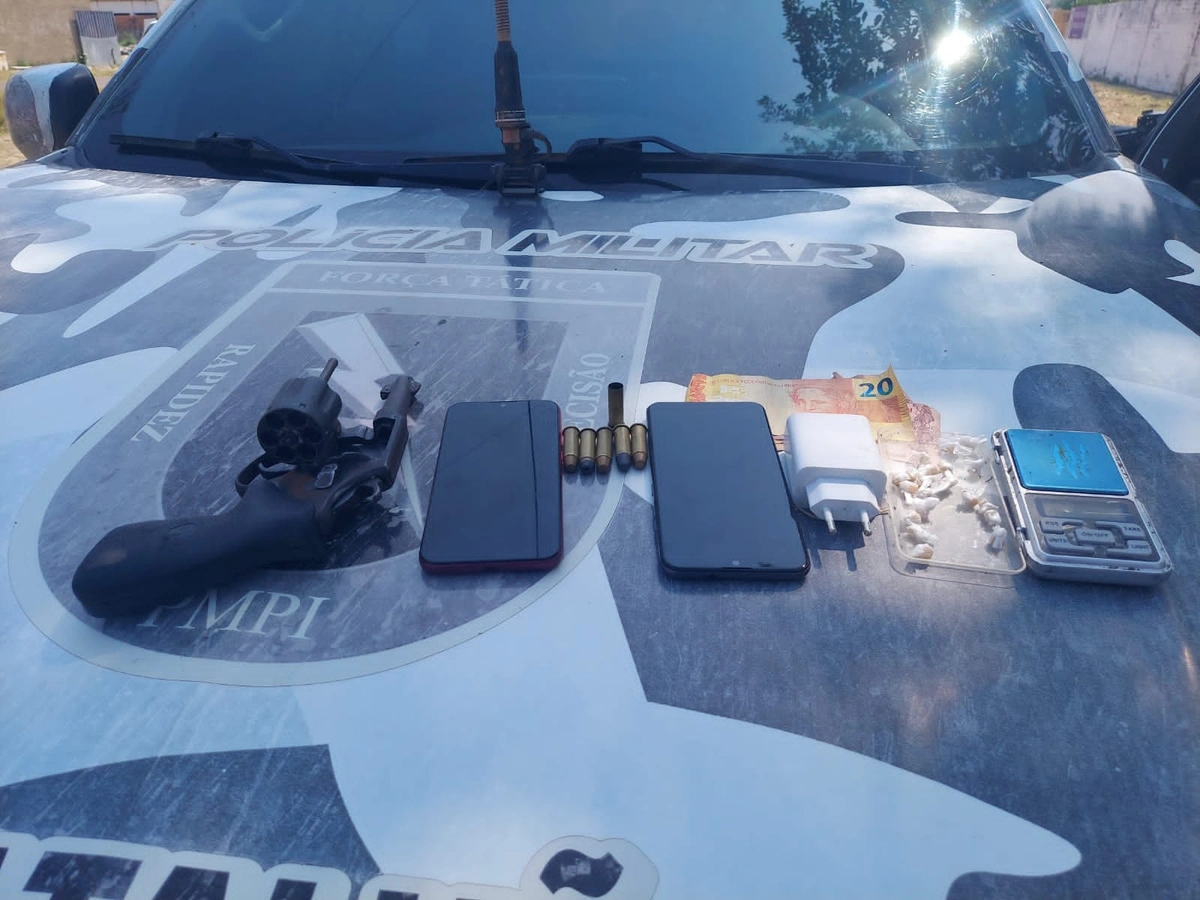 Homem é preso com arma, munições e drogas em Luís Correia