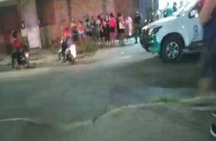 Homem sofre infarto fulminante e morre em calçada na zona Norte de Teresina (Foto: Reprodução / Redes Sociais) Homem sofre infarto fulminante e morre em calçada na zona Norte de Teresina (Foto: Reprodução / Redes Sociais)