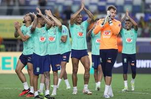 Jogadores da Seleção cumprimentam a torcida após treino no Magueirão (Foto: Créditos: Vitor Silva/CBF) Jogadores da Seleção cumprimentam a torcida após treino no Magueirão (Foto: Créditos: Vitor Silva/CBF)