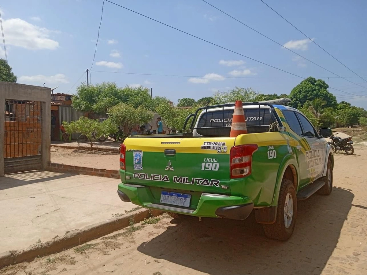 Mulher morre após ser golpeada no pescoço com foice enquanto dormia no Piauí