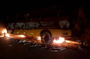Ônibus escolar pegou fogo (Foto: Reprodução) Ônibus escolar pegou fogo (Foto: Reprodução)