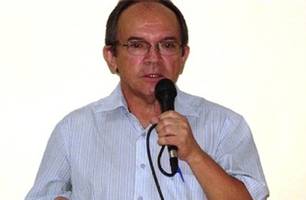 Parnarama: o gesto dos Silveira com o ex-prefeito Dr. David (Foto: Blog Elias Lacerda) Parnarama: o gesto dos Silveira com o ex-prefeito Dr. David (Foto: Blog Elias Lacerda)