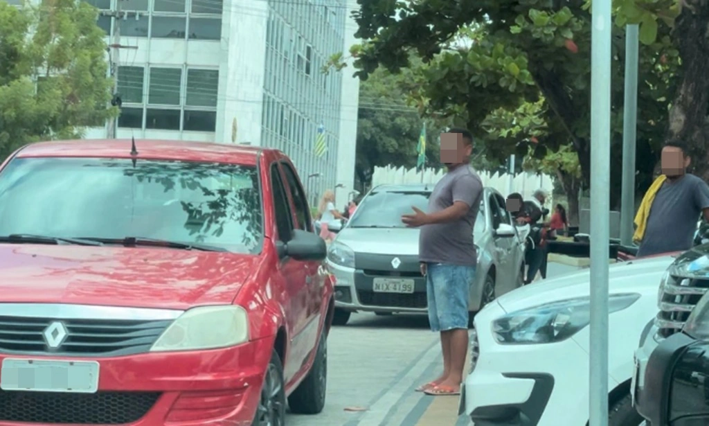 Atuação de flanelinhas no Centro de Teresina é criticada por condutores: 'Coação'