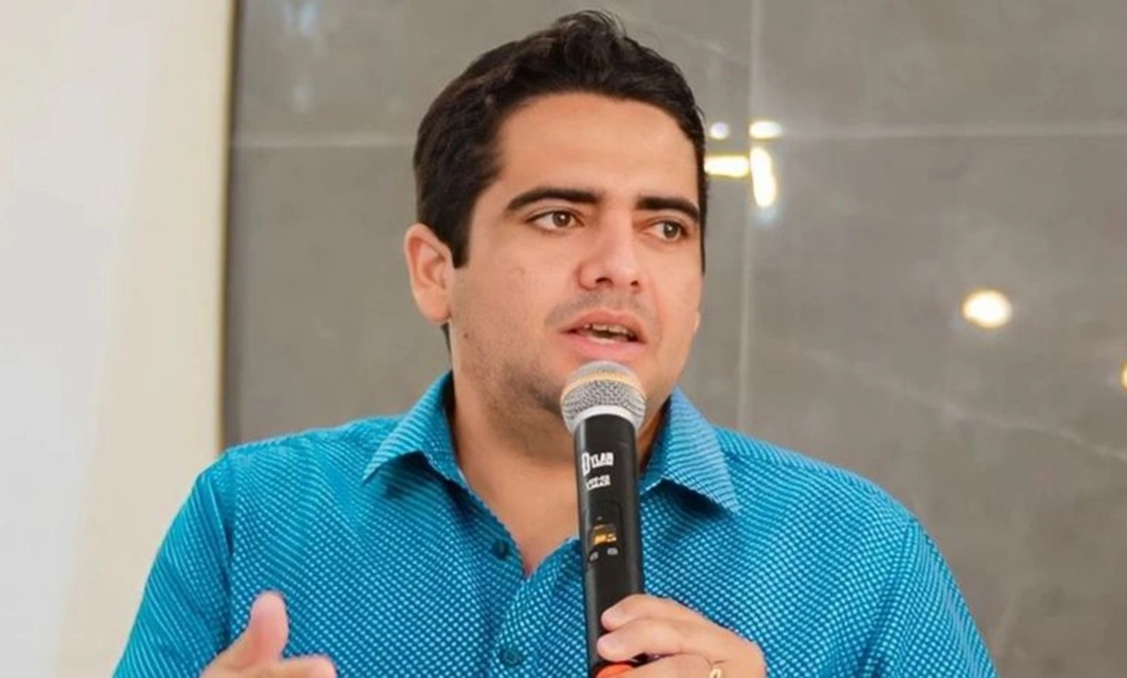 Felipe de Carvalho Ribeiro, prefeito de Cajueiro da Praia