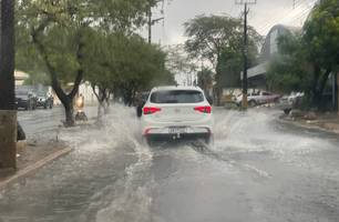 Forte chuva causa transtornos em Teresina. Avenida Pedro Freitas, zona Sul de Teresina. (Foto: Tiago Moura/ Conecta Piauí) Forte chuva causa transtornos em Teresina. Avenida Pedro Freitas, zona Sul de Teresina. (Foto: Tiago Moura/ Conecta Piauí)