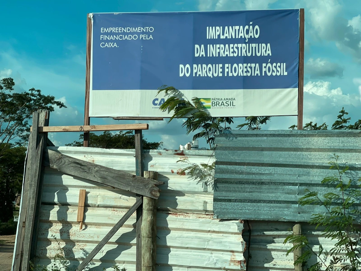 Obra no Parque Floresta Fóssil