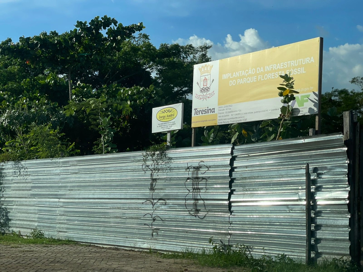 Obras no Parque Floresta Fóssil