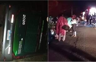 Ônibus tombou na Bahia e deixou 29 feridos (Foto: Reprodução) Ônibus tombou na Bahia e deixou 29 feridos (Foto: Reprodução)