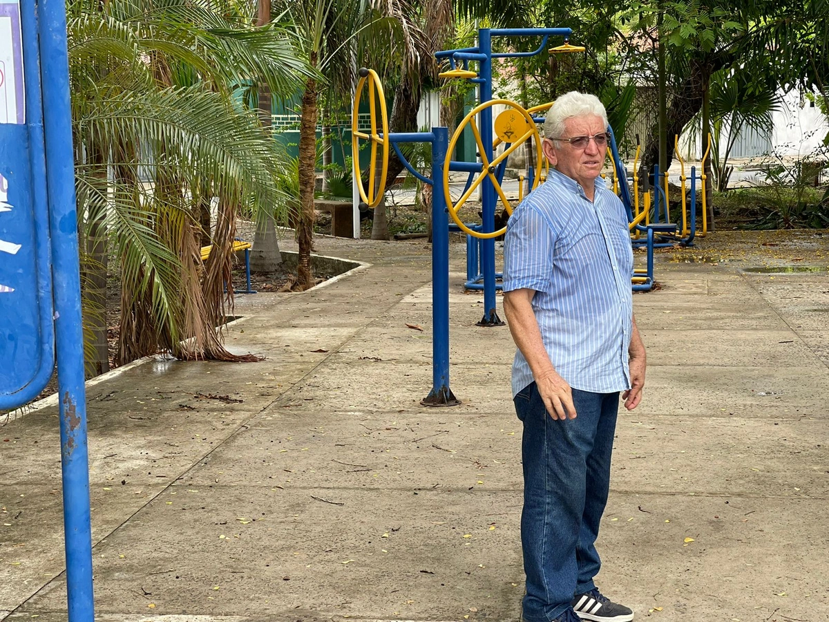 Por descaso da prefeitura de Teresina, moradores decidem reformar praça