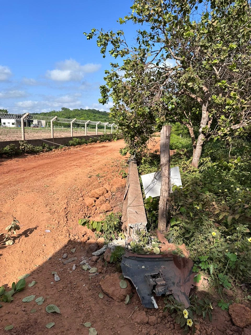 Poste caído na Comunidade Soturno