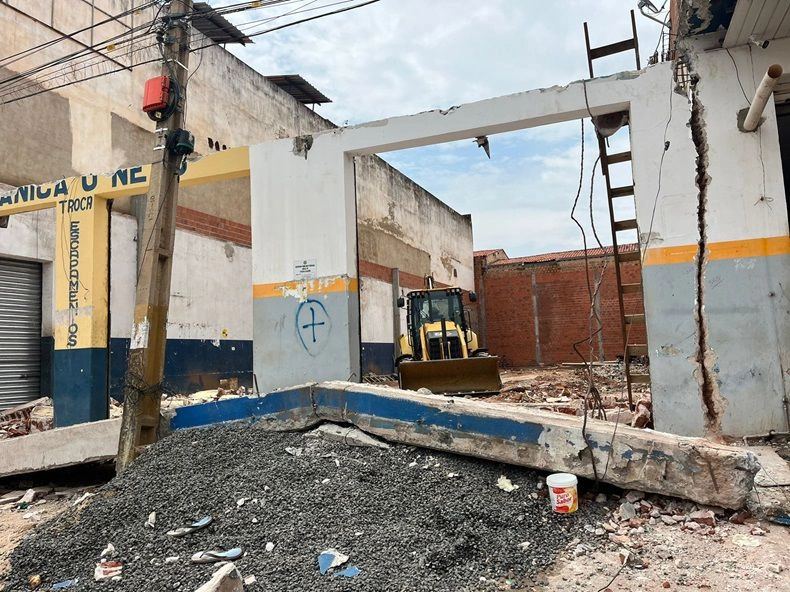 Adolescente tem perna amputada após parede de concreto cair sobre ele no Piauí