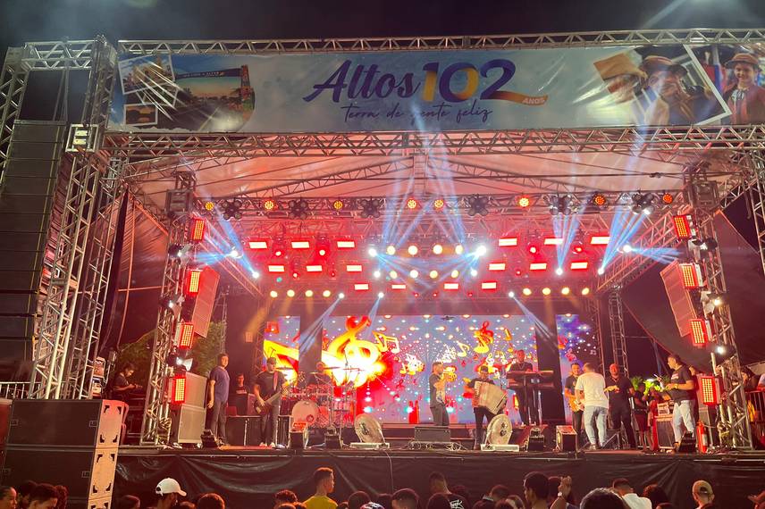 Altos comemora 102 anos com grandes shows e festa histórica Altos comemora 102 anos com grandes shows e festa histórica