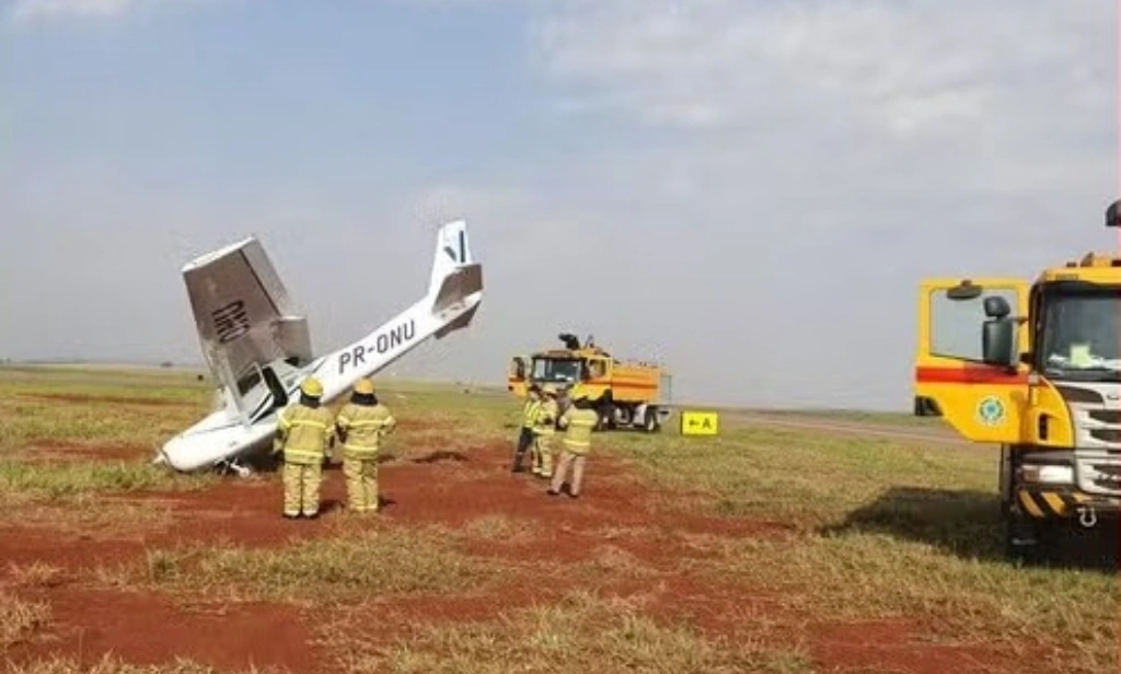 Avião derrapa e sai da pista após forte ventania durante aterrissagem no Paraná