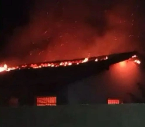 Casa da acusada foi incendiada