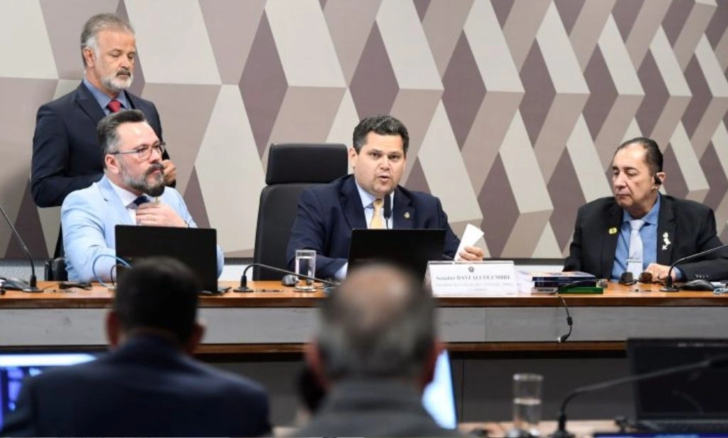 CCJ aprova porte de arma para agentes que lidam com jovens infratores