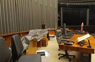 Chuva invade a Câmara dos Deputados e queima quatro equipamentos (Foto: Reprodução)