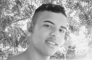 Colisão entre motocicleta e caçamba deixa jovem morto na zona rural de Pedro II (Foto: Reprodução) Colisão entre motocicleta e caçamba deixa jovem morto na zona rural de Pedro II (Foto: Reprodução)