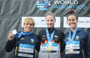 É a segunda vez que a baiana Ana Marcela e Viviane sobem juntas ao pódio em etapas da Copa do Mundo (Foto: Reprodução/X)