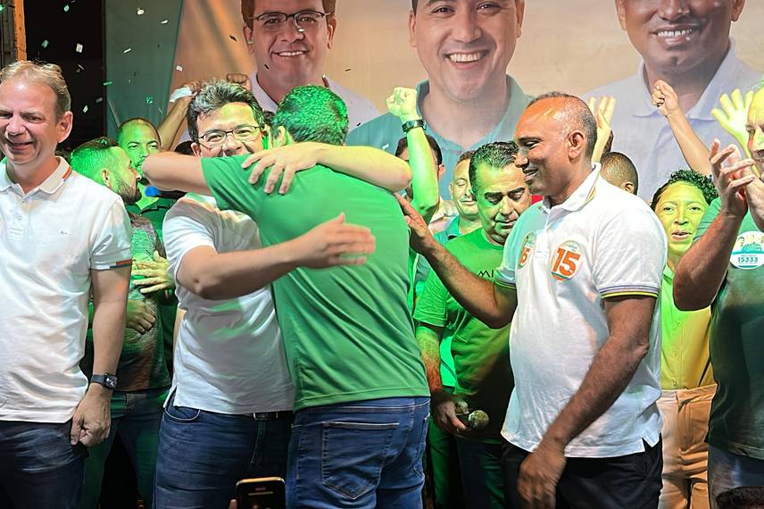 Em Massapê do Piauí, Dr. Wilton realiza grande evento ao lado de Rafael Fonteles Em Massapê do Piauí, Dr. Wilton realiza grande evento ao lado de Rafael Fonteles