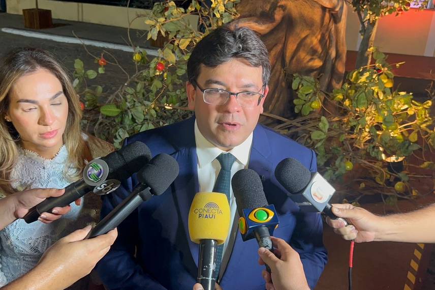 Empresário Thiago Monteiro recebe medalha do governador Rafael Fonteles Empresário Thiago Monteiro recebe medalha do governador Rafael Fonteles