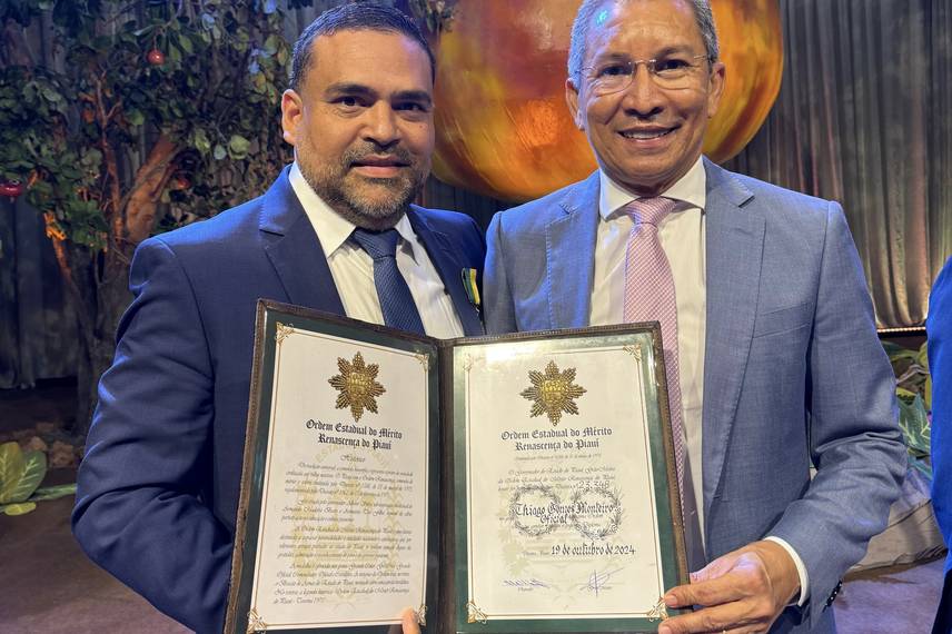 Empresário Thiago Monteiro recebe medalha do governador Rafael Fonteles Empresário Thiago Monteiro recebe medalha do governador Rafael Fonteles