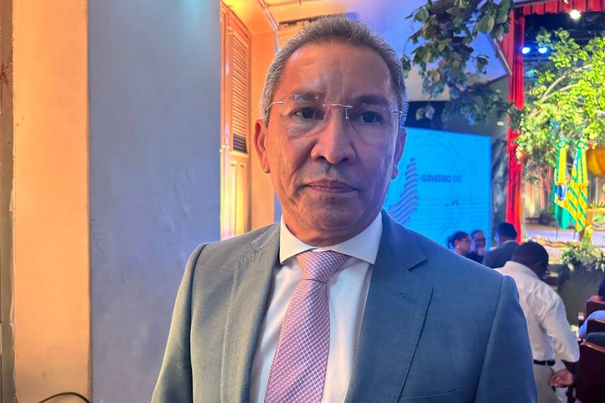 Empresário Thiago Monteiro recebe medalha do governador Rafael Fonteles Empresário Thiago Monteiro recebe medalha do governador Rafael Fonteles