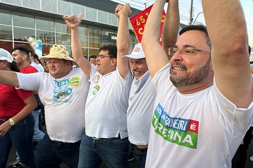 Fábio Novo reúne mais de 22 mil pessoas na maior caminhada da história de Teresina Fábio Novo reúne mais de 22 mil pessoas na maior caminhada da história de Teresina