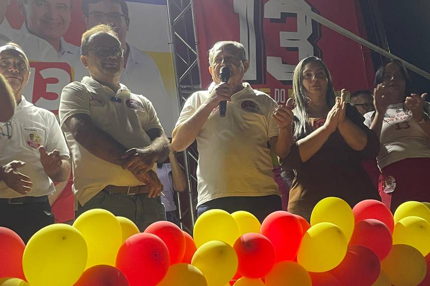 Gilson e Lanussa reúnem multidão durante comício em Pedro Laurentino Gilson e Lanussa reúnem multidão durante comício em Pedro Laurentino