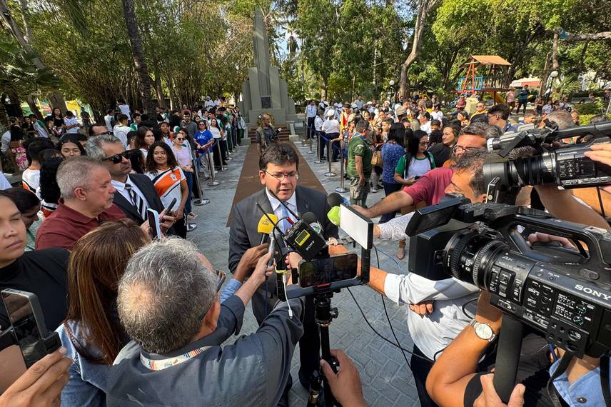Governador participa de solenidades e inaugura Escola do Mar no litoral do Piauí Governador participa de solenidades e inaugura Escola do Mar no litoral do Piauí