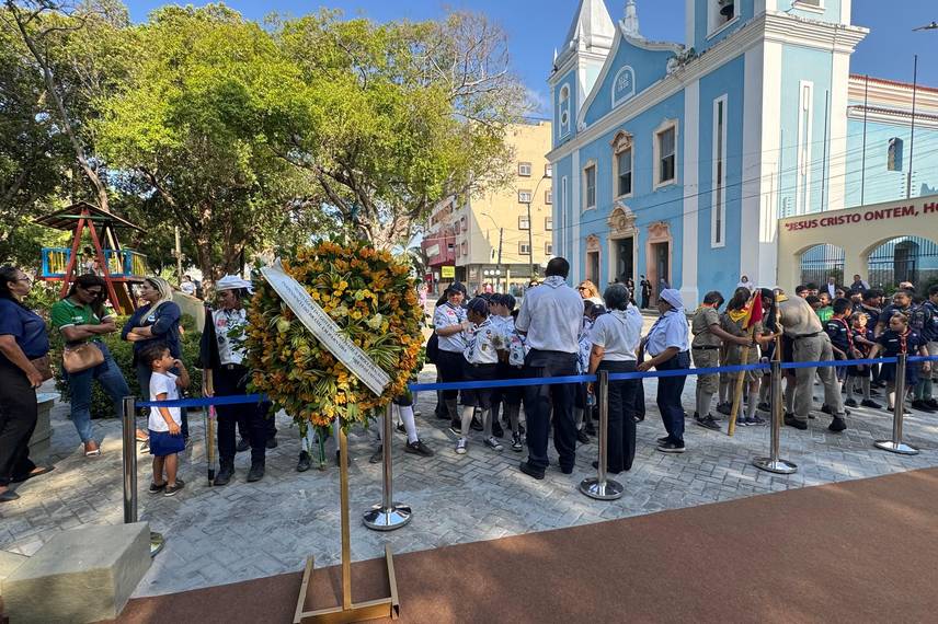 Governador participa de solenidades e inaugura Escola do Mar no litoral do Piauí Governador participa de solenidades e inaugura Escola do Mar no litoral do Piauí