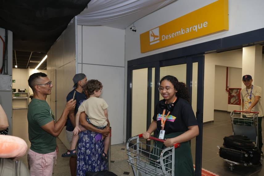 Jovens compartilham experiências transformadoras após um mês de imersão tecnológica Jovens compartilham experiências transformadoras após um mês de imersão tecnológica