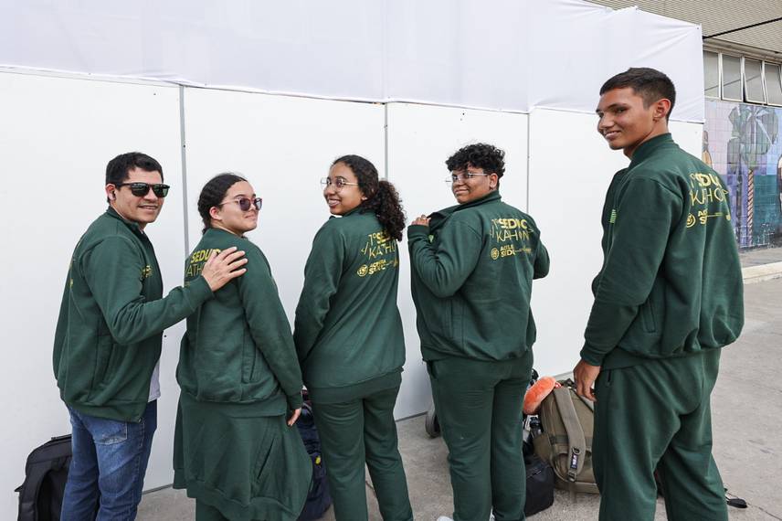 Jovens compartilham experiências transformadoras após um mês de imersão tecnológica Jovens compartilham experiências transformadoras após um mês de imersão tecnológica